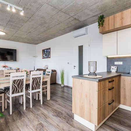 Апартаменты Perla Hradce 401 Градец-Кралове Экстерьер фото