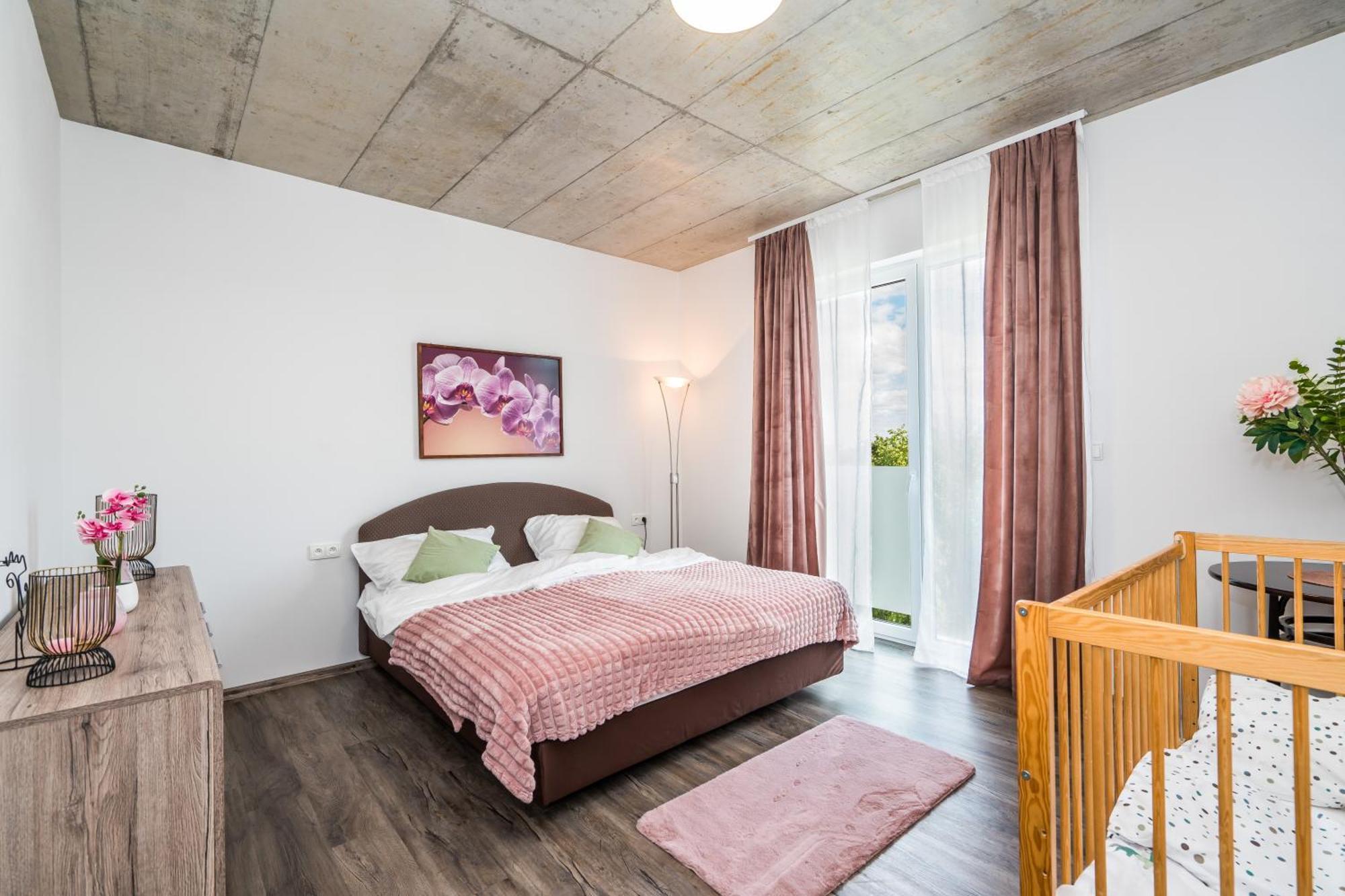 Апартаменты Perla Hradce 401 Градец-Кралове Экстерьер фото