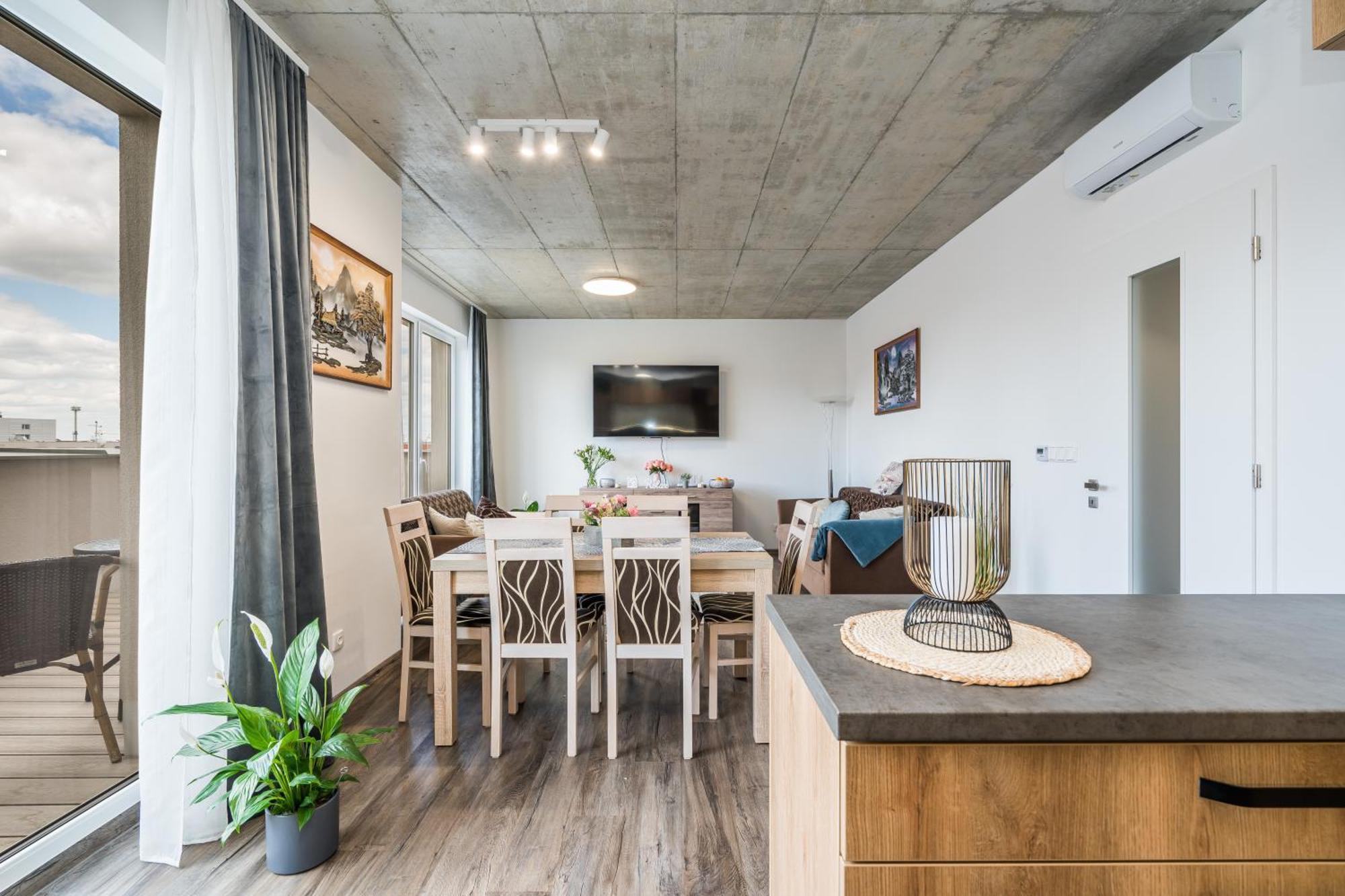 Апартаменты Perla Hradce 401 Градец-Кралове Экстерьер фото