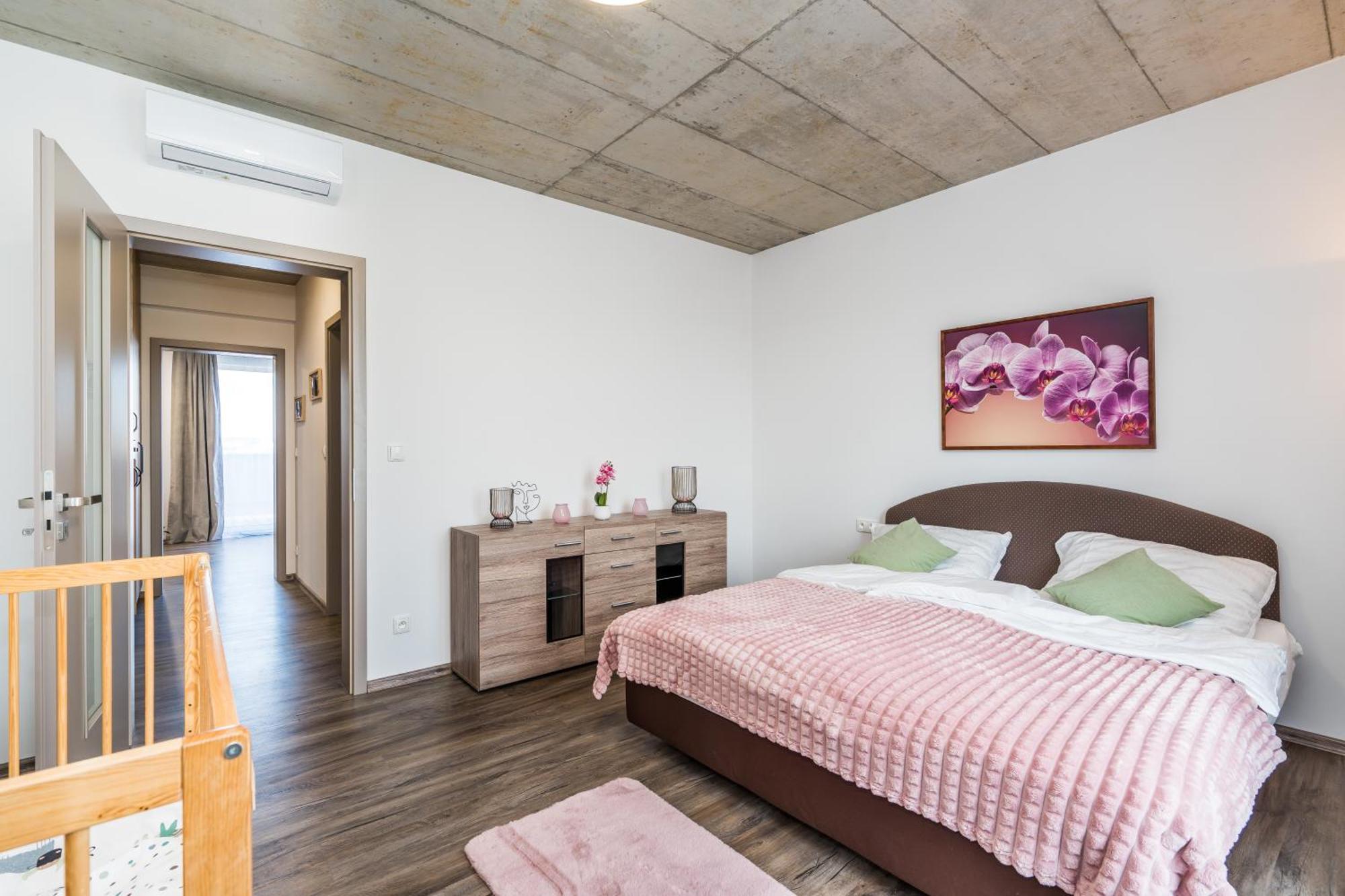 Апартаменты Perla Hradce 401 Градец-Кралове Экстерьер фото